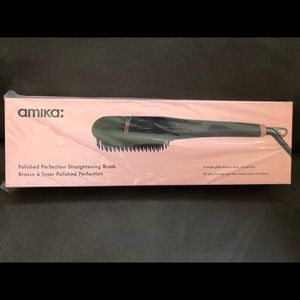 Amika straightening brush